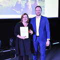 Jurga Mandrijauskaitė atsiima apdovanojimą