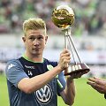 Prie&scaron; mačą Kevinas de Bruyne atsiėmė geriausio Bundeslygos žaidėjo prizą