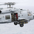 Sraigtasparnis &bdquo;MH-60&ldquo; leidžiasi ant JAV lėktuvne&scaron;io &bdquo;USS George H.W. Bush&ldquo;