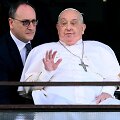 Pirmą kartą nuo vasario 14 dienos vie&scaron;umoje pasirodęs popiežius Pranci&scaron;kus / Ettore Ferrari / ZUMAPRESS.com
