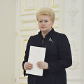 Prezidentė apdovanojo Nacionalinio diktanto konkurso nugalėtojus 