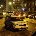 Policijos automobiliai prie namo, kuriame rastas lavonas