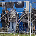 I&scaron; Rūdninkų migrantų stovyklos (&Scaron;alčininkų r.) gyventojai i&scaron;keliami į Kybartų (Vilkavi&scaron;kio r.) užsieniečių registracijos centrą