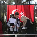 Turkai eina balsuoti į Turkijos konsulatą Berlyne.