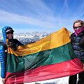 Ra&scaron;ytoja Rūta Mataitytė su dukra Gunde ir Lietuvos vėliava ant auk&scaron;čiausios Norvegijos vir&scaron;ūnės Galdh&oslash;piggen