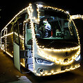 Kalėdinis autobusas aplankė Kauno kiemus
