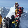 Alpinistai ant Everesto / Narendra Shahi Thakuri / dpa/picture-alliance