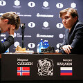 Sergejus Karjakinas (de&scaron;.) įveikė Magnusą Carlseną a&scaron;tuntoje partijoje