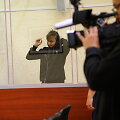 Į teismą atvestas sutuoktinių pražudymu įtariamas jaunuolis