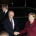 Buvusi Vokietijos kanclerė Angela Merkel ir Rusijos prezidentas Vladimiras Putinas