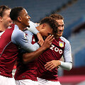 Olie Watkinsas džiaugiasi su &bdquo;Aston Villa&ldquo; komanda vienu i&scaron; septynių įvarčių, įmu&scaron;tų į &bdquo;Liverpool&ldquo; vartus.
