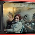 Keleiviai Londono autobuse