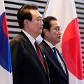 Pietų Korėjos prezidentas Yoon Suk-yeolas ir Japonijos premjeras Fumio Kishida