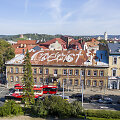 Užra&scaron;as &bdquo;Coexist&ldquo; ant Pylimo g. 2 pastato stogo Vilniuje