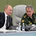 Vladimiras Putinas ir Rusijos gynybos ministras Sergejus &Scaron;oigu.