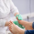 Suskilusią odą gali patekti įvairios infekcijos ar grybeliai