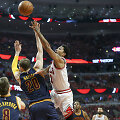 Atakuoja Derrickas Rose'as