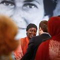 Emmanuelis Macronas penktadienį įteikė pirmąjį Simone Veil apdovanojimą kamerūnietei &ndash; Aissai Doumarai Ngatansou.