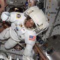 Astronautė Peggy Whitson ir kosmoso naujokas Jackas Fischeris i&scaron;ėjo į atvirą kosmosą