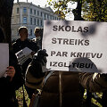 Latvijoje įvyko &scaron;vietimo reformos prie&scaron;ininkų eitynės
