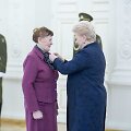 Prezidentė Dalia Grybauskaitė pasveikino ir ordino &bdquo;Už nuopelnus Lietuvai&ldquo; medaliu apdovanojo daugiavaikes motinas