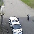 nepilnameciai-slapinosi-ant-policijos-automobilio-ir-viska-filmavo