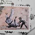 Ukraina per karo metines i&scaron;leido pa&scaron;to ženklą su Banksy kūriniu