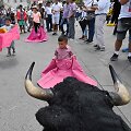Koridos pasirodymai ir gaidžių kautynės yra populiarūs Peru nuo pat ispanų kolonizacijos laikų, bet gyvūnų teisių grupės ragino &scaron;ios praktikos atsisakyti.