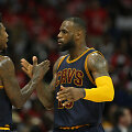 Imanas Shumpertas ir LeBronas Jamesas