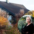 Auksės Dobilienės sodyba ir rudens gėlynai