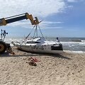 Antradienį i&scaron; paplūdimio ties Giruliais i&scaron;gabenta jachta &bdquo;Jūrų valkata&ldquo;