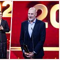 Dovilė Rimkutė ir Donata Karalienė dėkojo treneriui Virgaudui Leknickui, o &scaron;is dėkojo irkluotojoms.