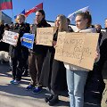 Klaipėdiečiai sekmadienio popietę rinkosi prie Rusijos konsulato, kur i&scaron;rei&scaron;kė savo poziciją dėl karinių veiksmų Ukrainoje.