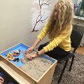 Psichologė Dovilė Česonytė dirba su laikinai i&scaron; &scaron;eimų paimtais ir Klaipėdos miesto &scaron;eimos ir vaiko gerovės centre apgyvendintais vaikais. &bdquo;Kiekviena istorija &ndash; kitokia&ldquo;, &ndash; sakė ji.