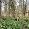 Edita Medeina me&scaron;kinių česnakų plantacijoje