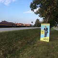 Politinė reklama, atsiradusi greta nelaimės vietos, kur žuvo paauglys, papiktino vietos gyventojus.