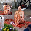 Vilniaus senamiestyje &ndash; Agnės Jagelavičiūtės performansas &bdquo;Tiesa į akis&ldquo; / Žygimanto Gedvilos nuotr.
