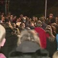 500 žmonių giedojo kalėdines giesmes vėžiu sergančiai mergaitei.