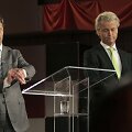 Markas Rutte (kairėje) ir Geertas Wildersas (de&scaron;inėje) ankstesnių debatų metu