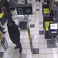 Kauno policija ai&scaron;kinasi, kas pasinaudojo svetima banko kortele &ndash; ie&scaron;komi vyrai