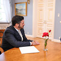 Dalia Grybauskaitė antradienį Vilniuje įteikusi skiriamuosius ra&scaron;tus naujajam Lietuvos ambasadoriui Baltarusijoje Andriui Pulokui.