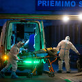 COVID-19 pacientai atvežami į Vilniaus miesto klinikinę ligoninę