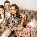 Indrė Trusovė su &scaron;eima: vyru Ryčiu ir dukra Amanda / Simonos Kuzminskaitės nuotr.