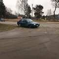 Jurbarko kelių erelio automobilis su nuleista padanga