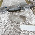 Tvinstanti ir ledais besikem&scaron;anti Neris