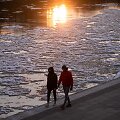 Pirmieji žiemos ženklai Neryje - upe plaukiantys ledai