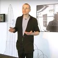 Londone studijuojantis lietuvis Julijonas Urbonas demonstruoja mirties karuselės &bdquo;Euthanasia Coaster&ldquo; (liet. eutanazijos kalneliai) koncepciją.