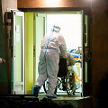 COVID-19 pacientai atvežami į Vilniaus miesto klinikinę ligoninę