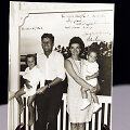 J. F. Kennedy su žmona Jacqueline ir vaikais Caroline bei Johnu jaunesniuoju. 