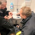Ugniagesiai gelbėtojai nuo vaiko pir&scaron;to nuėmė žiedą.